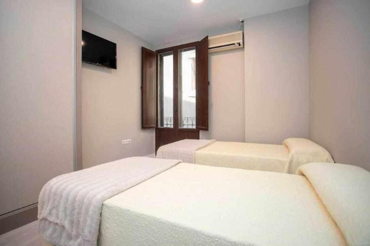 Hostal Viena Plaza Nueva Granada Exterior foto
